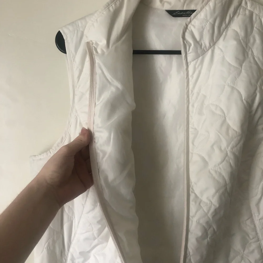 Eddie Bauer White Stylish Puffer Vest - Picture 4 of 8